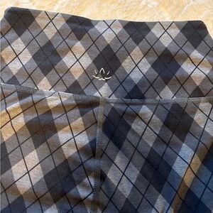 Beyond Yoga Gray and Black Diamond Leggings